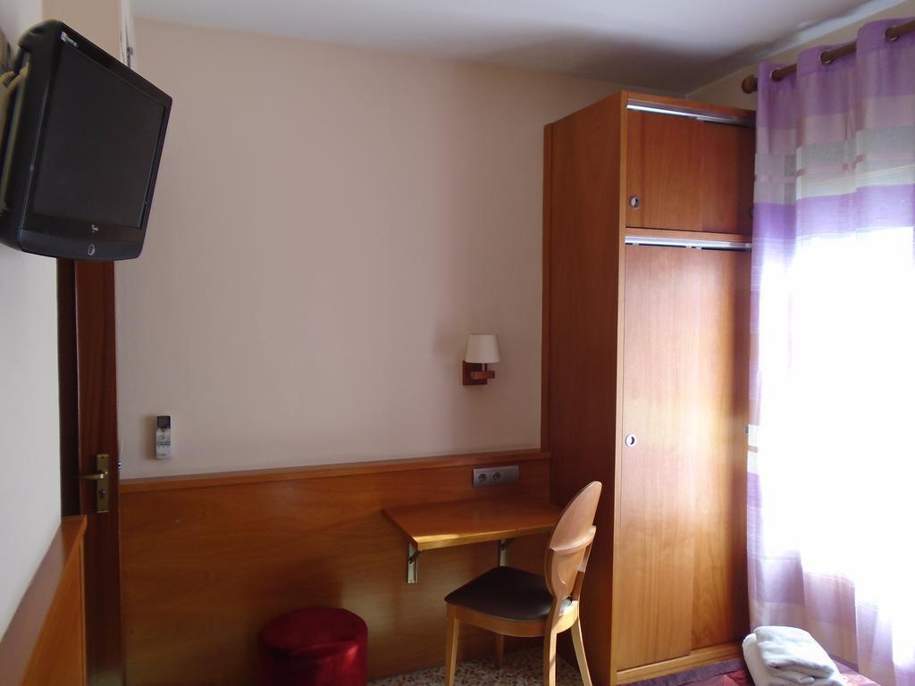 Hostal Fonda Galicia Cardedeu Habitación foto