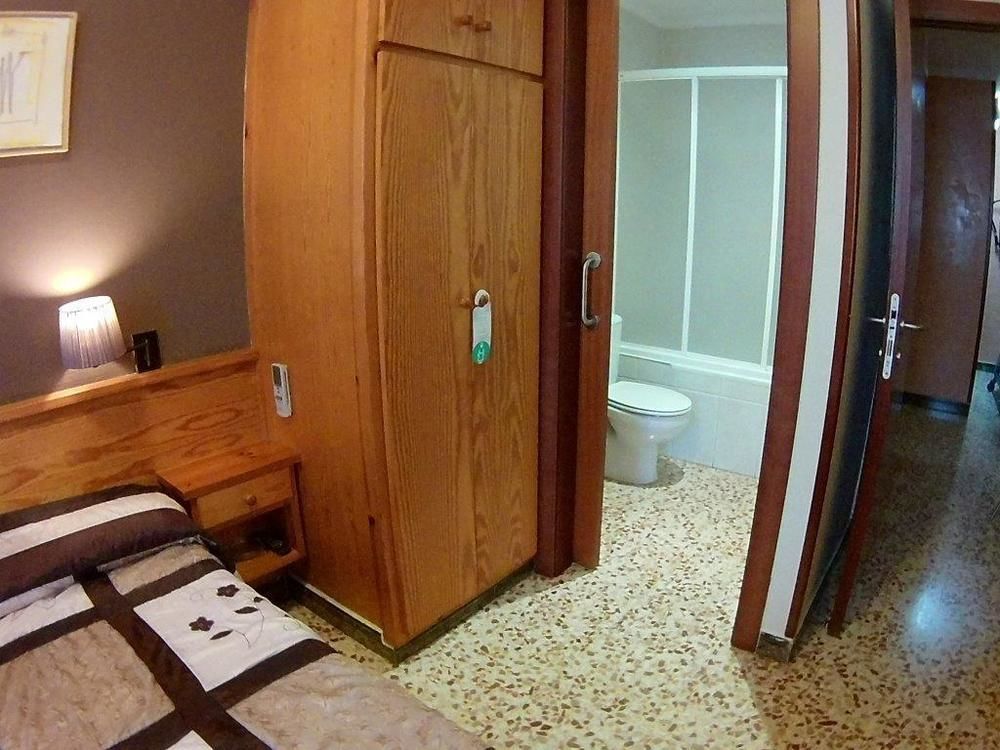 Hostal Fonda Galicia Cardedeu Exterior foto