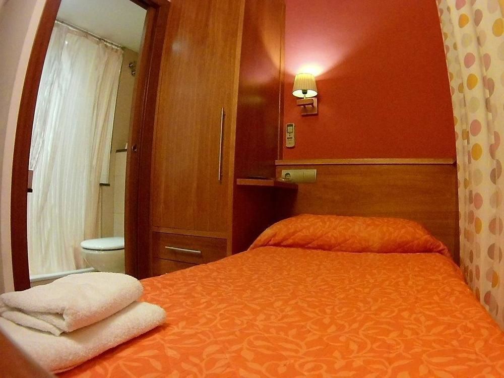 Hostal Fonda Galicia Cardedeu Exterior foto