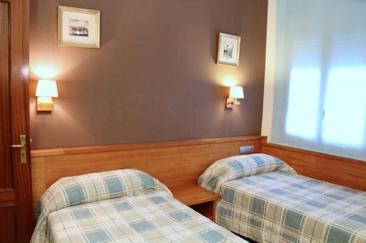 Hostal Fonda Galicia Cardedeu Exterior foto