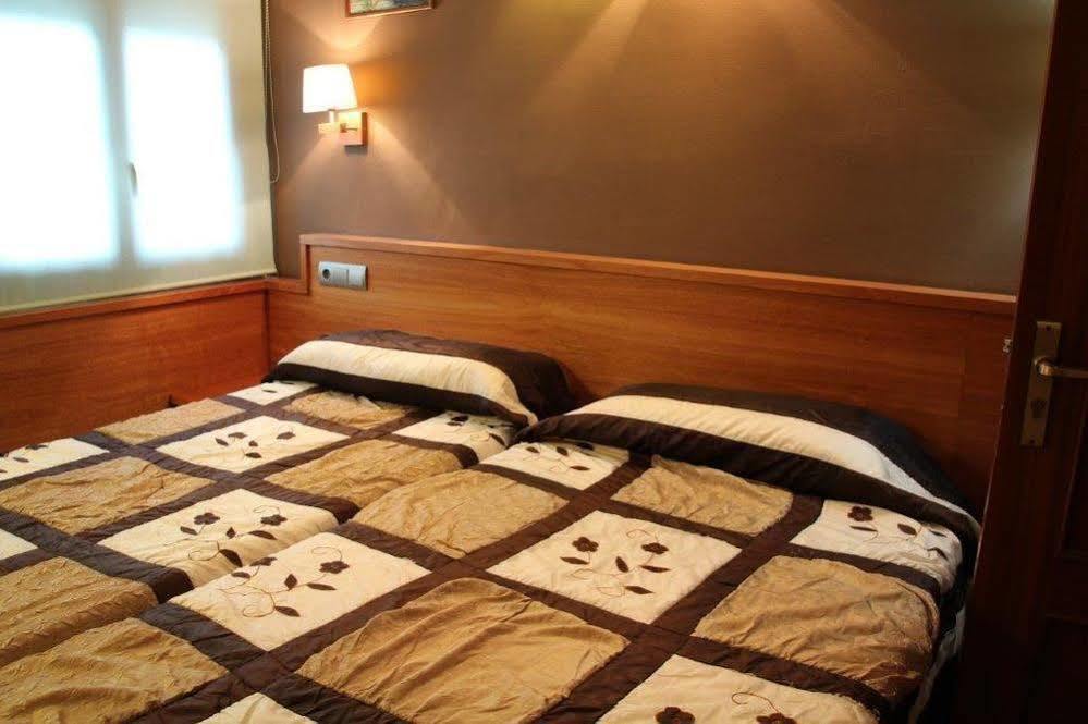Hostal Fonda Galicia Cardedeu Exterior foto