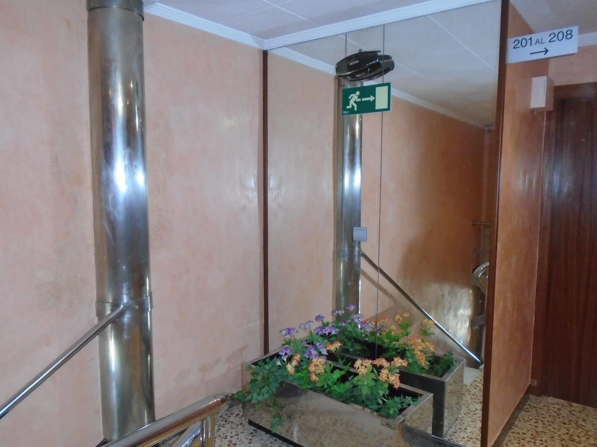 Hostal Fonda Galicia Cardedeu Exterior foto